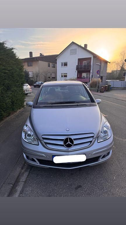 Silber Gebraucht 2007 Mercedes B180 Van / Kleinbus | 4.200 € (Guter Preis) - Bild 1/4