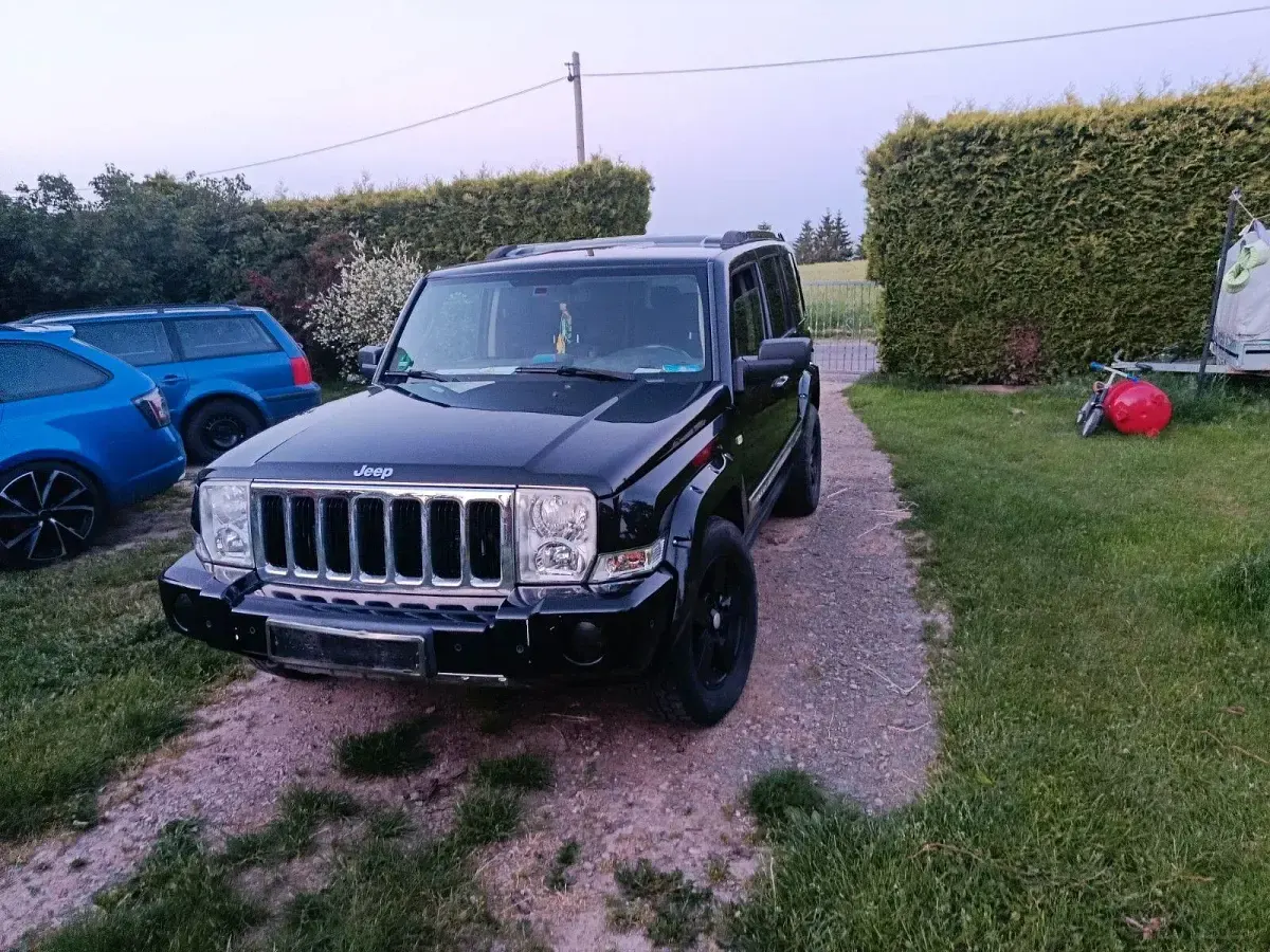 Gebraucht Jeep Commander Limited 218 PS (160 kW) 2009 Schwarz SUV