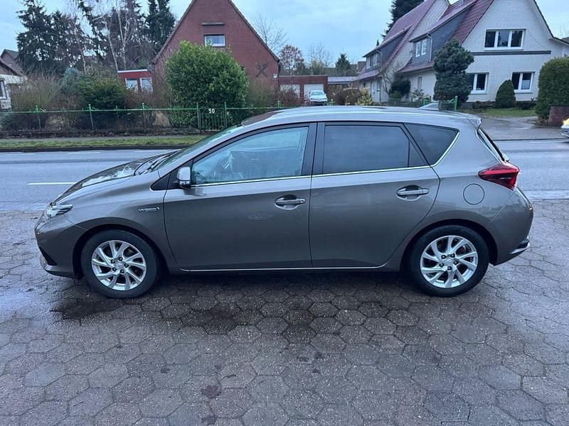 Gebraucht Toyota Auris Hybrid 136 PS (100 kW) 2016 Braun Limousine