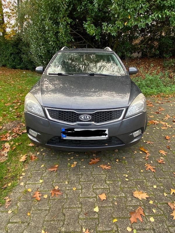 Grau Gebraucht 2012 Kia Ceed Sportswagon Kombi | 2.000 € (Superpreis) - Bild 1/4