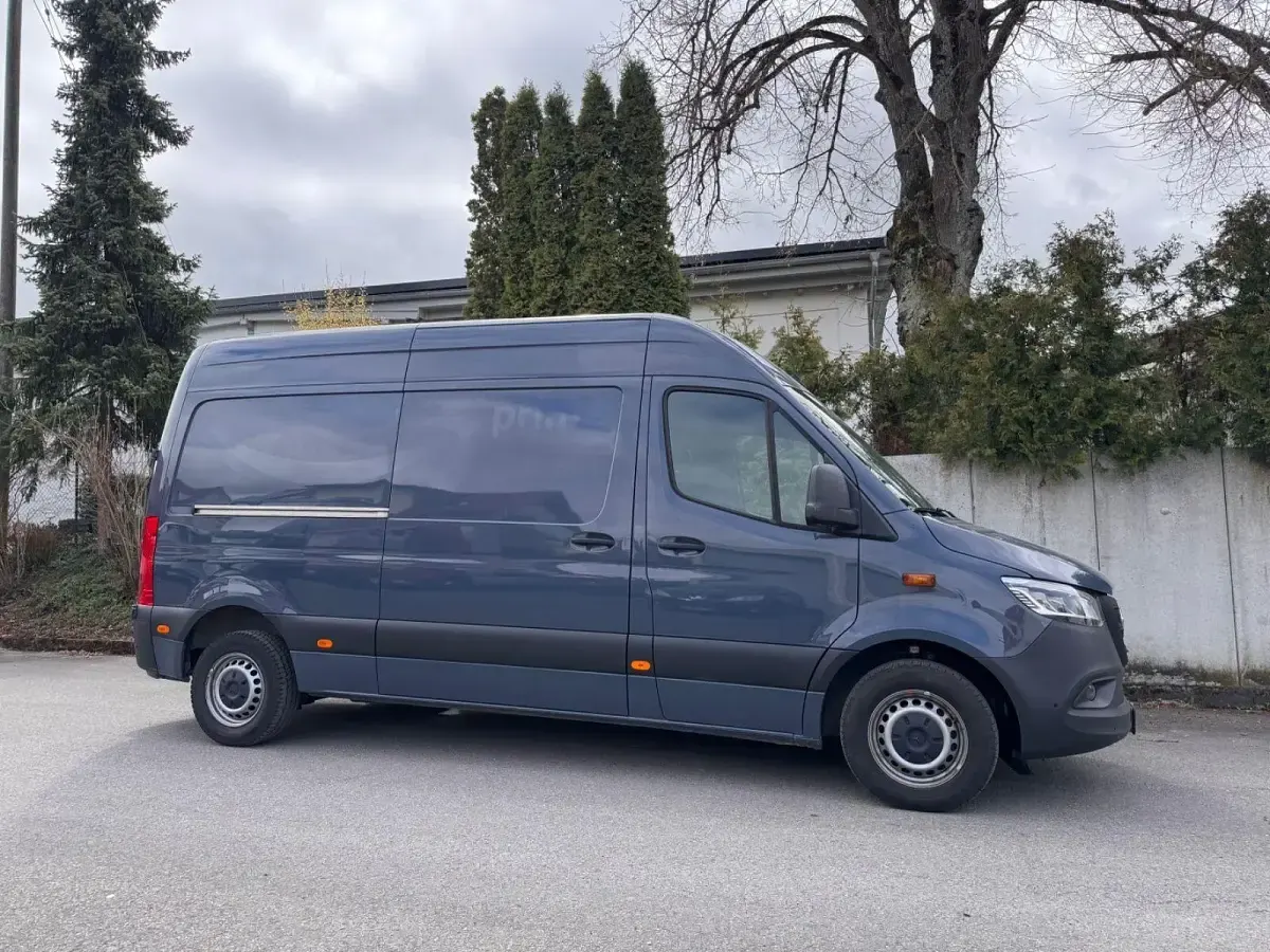 Używany Mercedes Sprinter 150 KM (110 kW) 2022 Niebieski Van