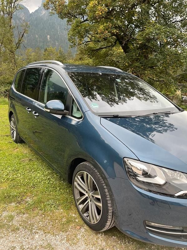 Blau Gebraucht 2017 VW Sharan Van / Kleinbus | 21.999 € (Guter Preis) - Bild 1/4