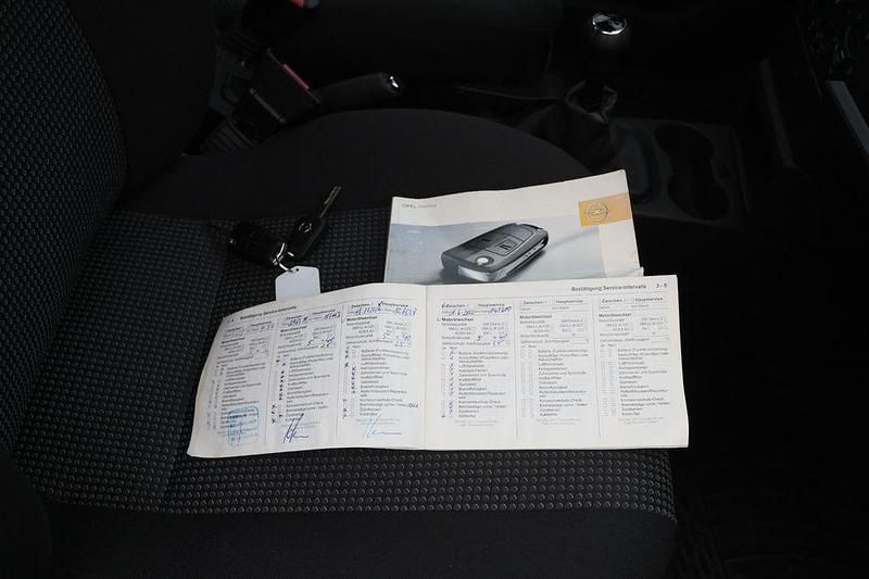 Gebraucht Opel Meriva Edition 90 PS (66 kW) 2009 Silber Van / Kleinbus