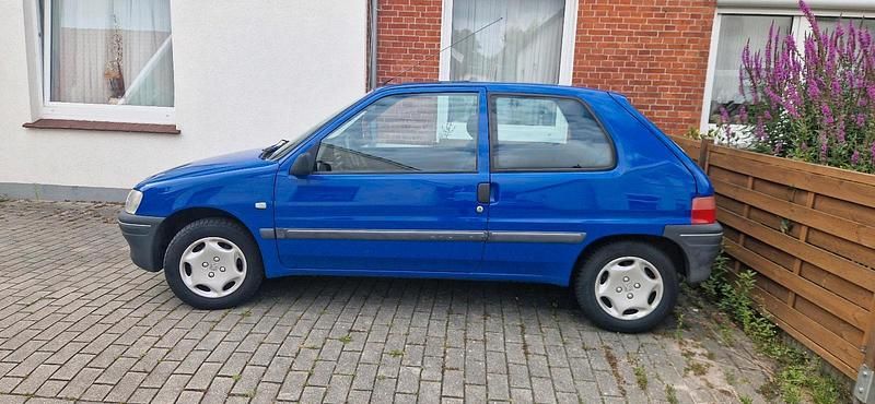 Blau Gebraucht 1999 Peugeot 106 Kleinwagen | 1.500 € (Fairer Preis) - Bild 1/4