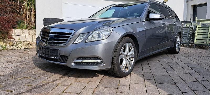 Grau Gebraucht 2012 Mercedes E300 Avantgarde Kombi | 7.900 € (Guter Preis) - Bild 1/4