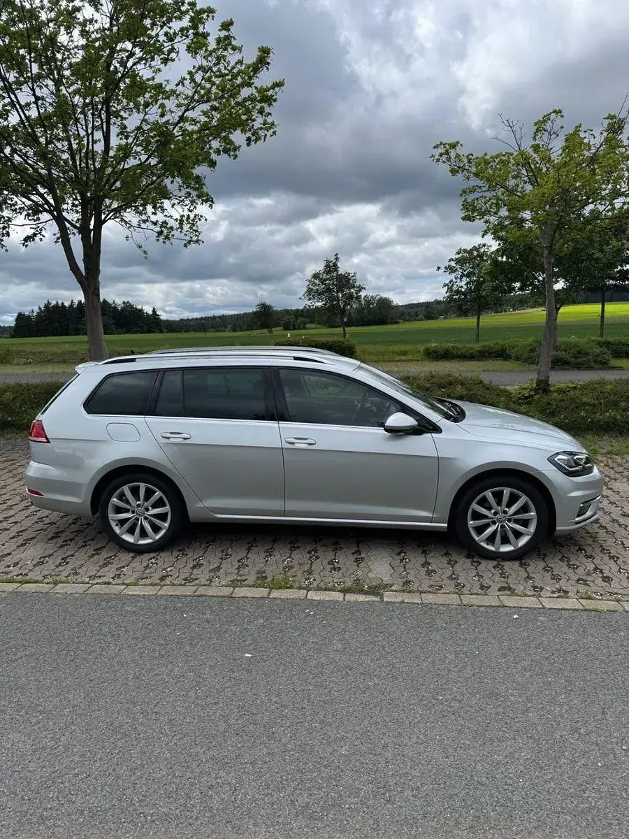 Gebraucht VW Golf VII Highline 150 PS (110 kW) 2020 Silber Kombi