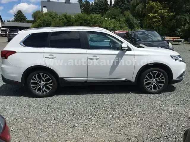 Gebraucht Mitsubishi Outlander Plus 150 PS (110 kW) 2015 Weiß SUV