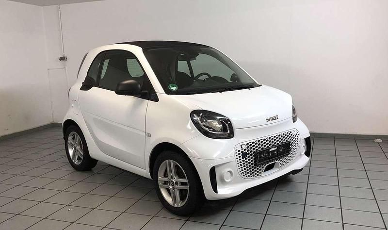Weiß Gebraucht 2021 Smart ForTwo Electric Drive Kleinwagen | 8.700 € (Fairer Preis) - Bild 1/4