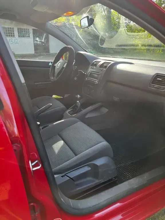 Second-hand VW Golf IV 75 CP (55 kW) 2006 Roșu Berlinǎ