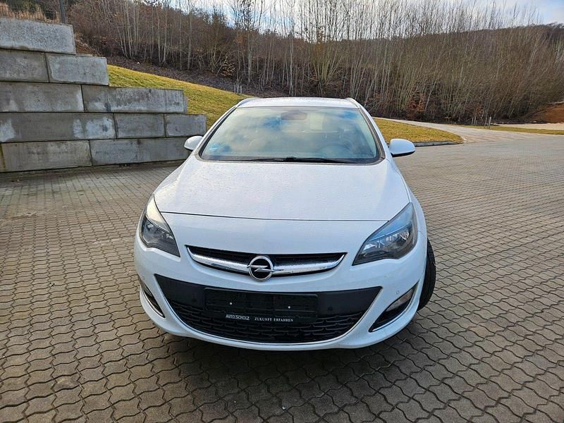 Gebraucht Opel Astra 136 PS (100 kW) 2015 Weiß Kombi