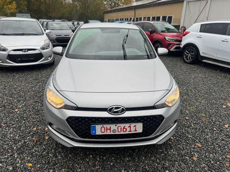 Silber Gebraucht 2018 Hyundai i20 GO! Kleinwagen | 7.999 € (Fairer Preis) - Bild 1/4