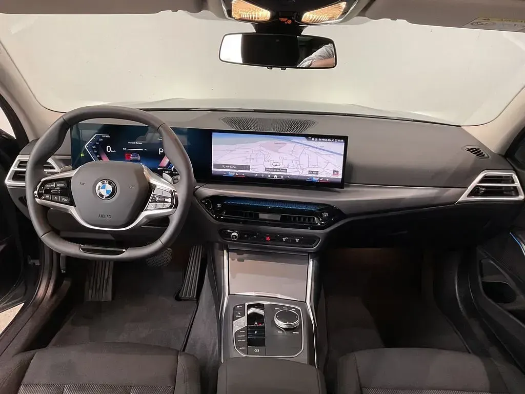 Gebraucht BMW 318 Comfort Edition 156 PS (114 kW) 2025 Grau Limousine