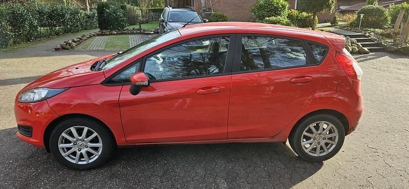 Gebraucht Ford Fiesta 101 PS (74 kW) 2014 Rot Kleinwagen