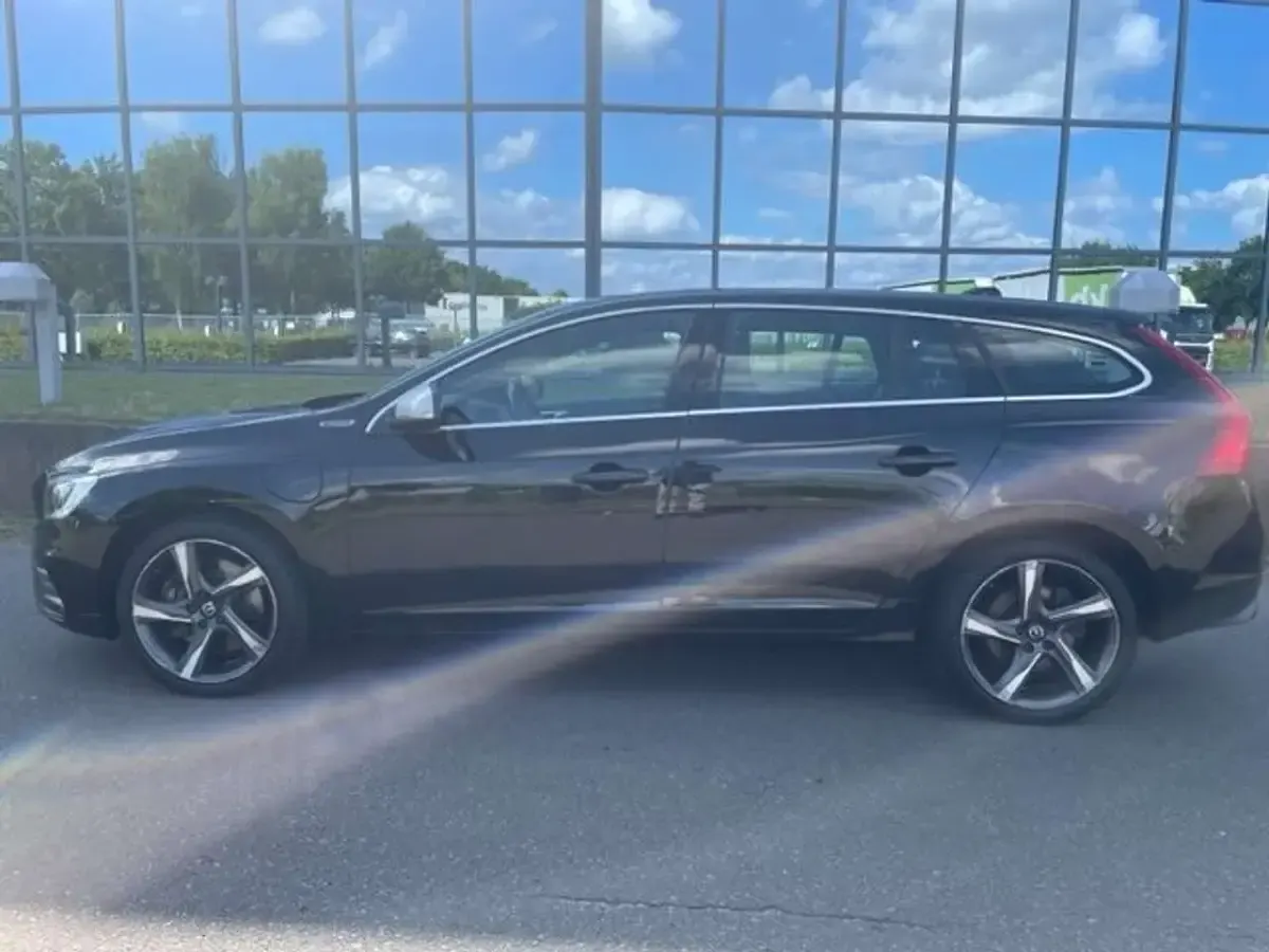 Gebraucht Volvo V60 215 PS (158 kW) 2015 Schwarz Kombi
