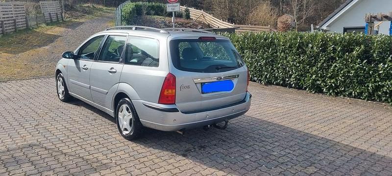 Gebraucht Ford Focus Ghia 116 PS (85 kW) 2003 Grau Limousine