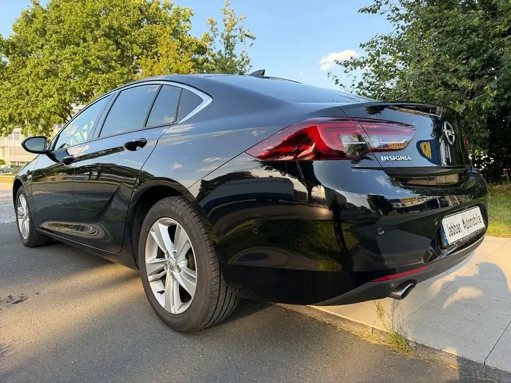 Gebraucht Opel Insignia Dynamic 170 PS (125 kW) 2017 Schwarz Limousine