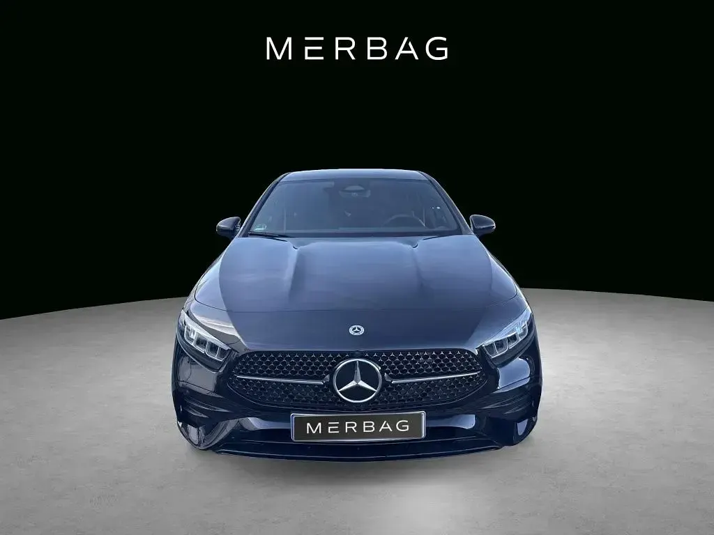 Gebraucht Mercedes A250 AMG 163 PS (119 kW) 2025 Metalliclack kosmosschwarz Limousine