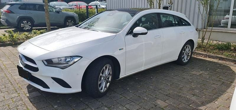 Weiß Gebraucht 2021 Mercedes CLA250e Shooting Brake Kombi | 25.000 € (Superpreis) - Bild 1/4