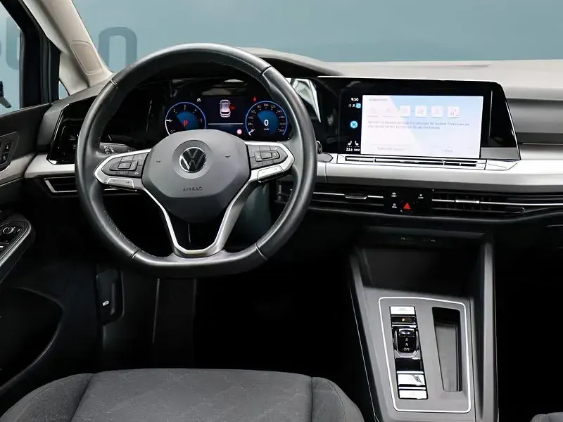 Second-hand VW Golf VIII 150 CP (110 kW) 2022 Albastru Hatchback