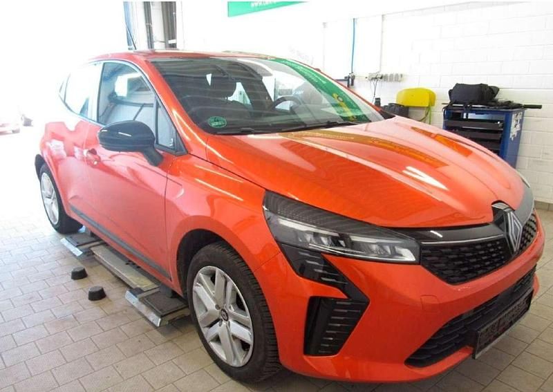 Valenciaorange Gebraucht 2024 Renault Clio V Evolution Kleinwagen | 16.996 € (Etwas zu teuer) - Bild 1/3