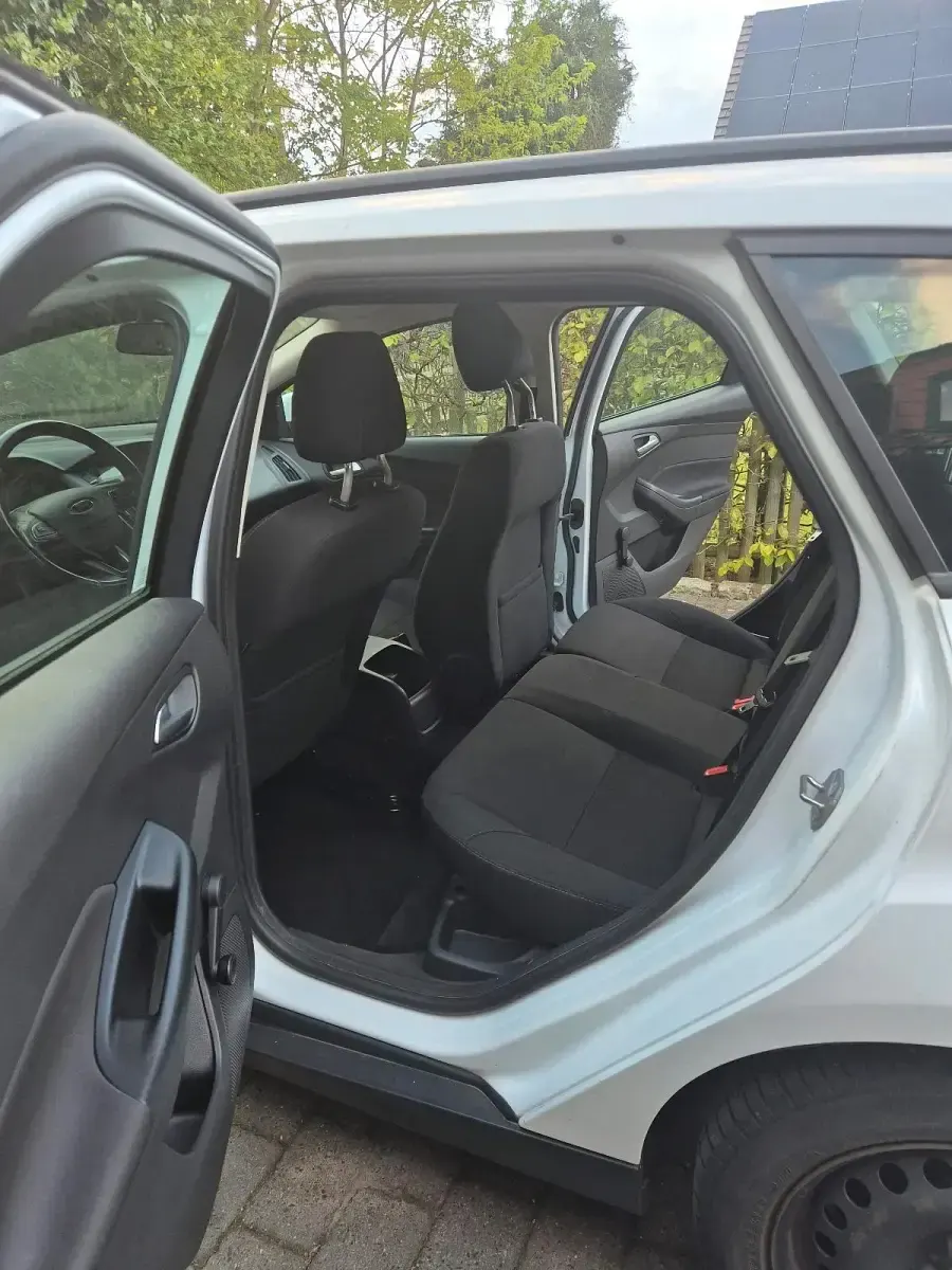 Gebraucht Ford Focus 101 PS (74 kW) 2016 Weiß Kombi