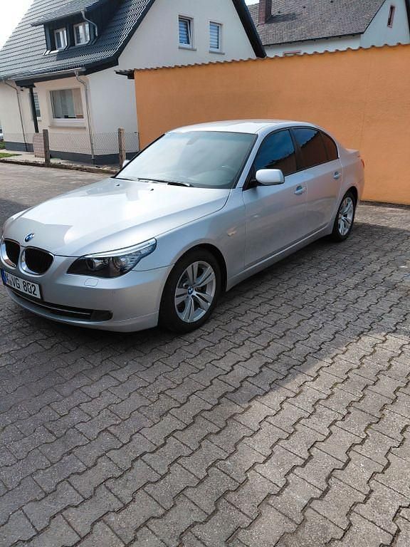 Gebraucht BMW 520 177 PS (130 kW) 2009 Silber Limousine