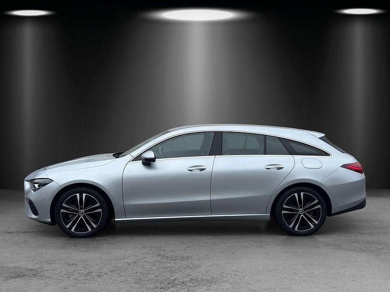 Gebraucht Mercedes CLA200 Shooting Brake 163 PS (119 kW) 2023 Hightechsilber Kombi