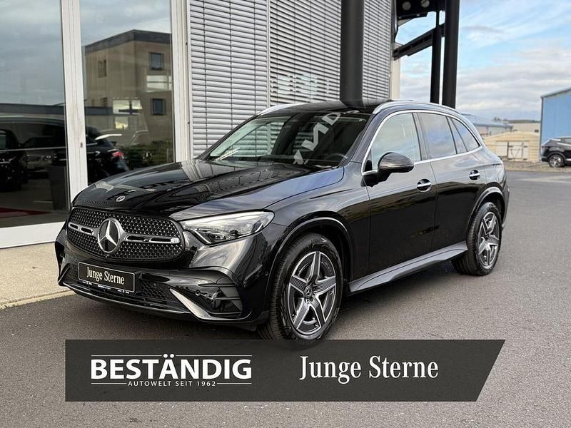 Lack obsidianschwarz Gebraucht 2024 Mercedes GLC300 Premium SUV | 62.710 € (Guter Preis) - Bild 1/4