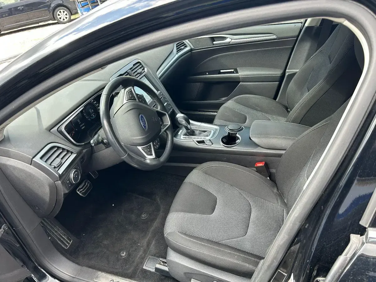 Gebraucht Ford Mondeo Titanium 160 PS (117 kW) 2017 Schwarz Kombi