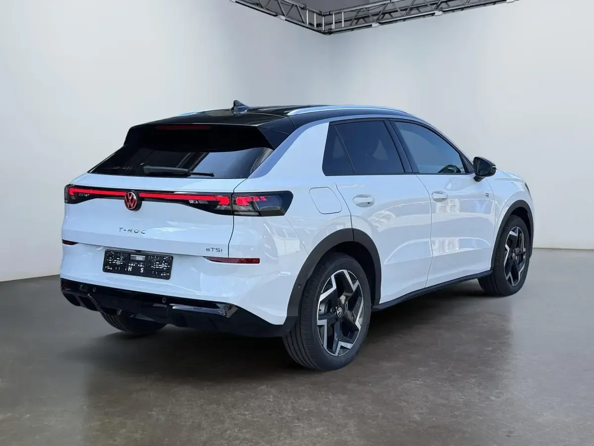 Neu VW T-Roc Pro 150 PS (110 kW) 2026 Pure weiss / schwarzes dach SUV