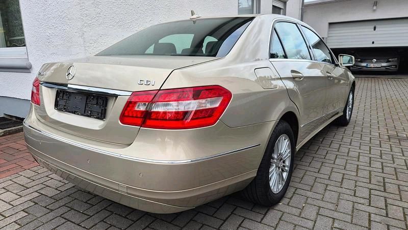 Second-hand Mercedes E200 184 CP (135 kW) 2010 Bej Berlinǎ