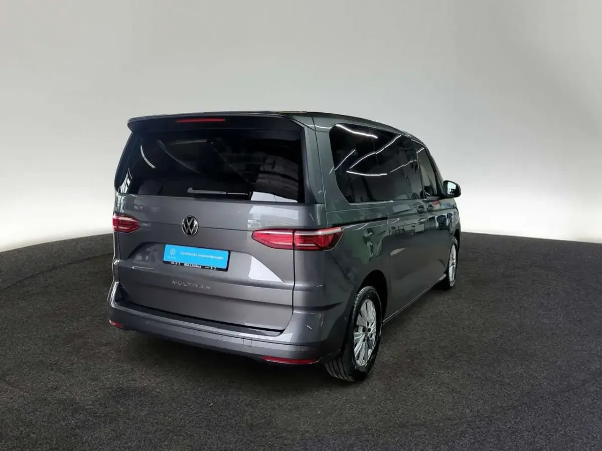 Gebraucht VW Multivan Basis 204 PS (150 kW) 2025 Indiumgrau metallic Van / Kleinbus