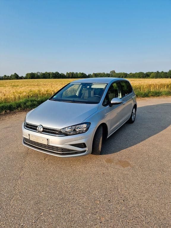 Silber Gebraucht 2018 VW Golf Sportsvan Comfortline Van / Kleinbus | 9.000 € (Guter Preis) - Bild 1/4