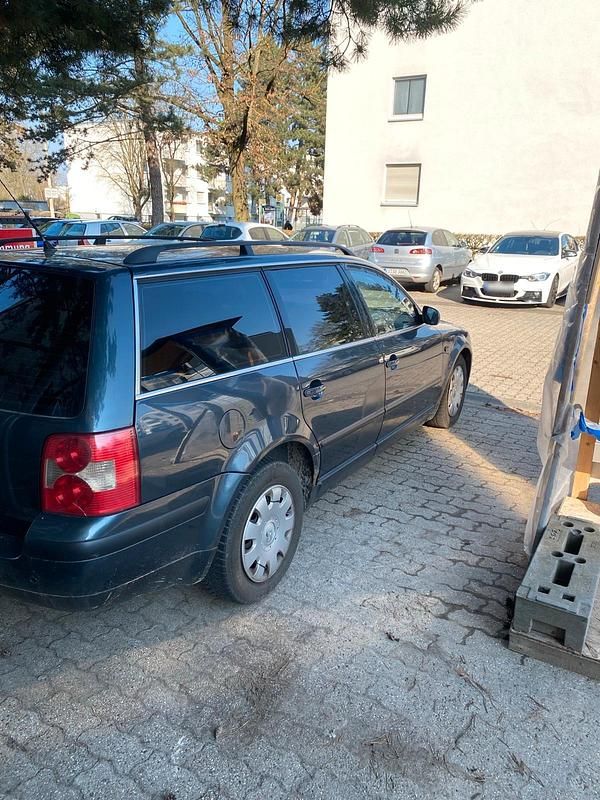 Gebraucht VW Passat 131 PS (96 kW) 2001 Grau Kombi