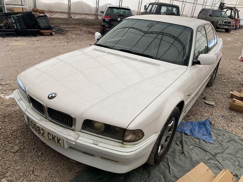 Weiß Gebraucht 1997 BMW 735 Limousine | 1.799 € - Bild 1/4