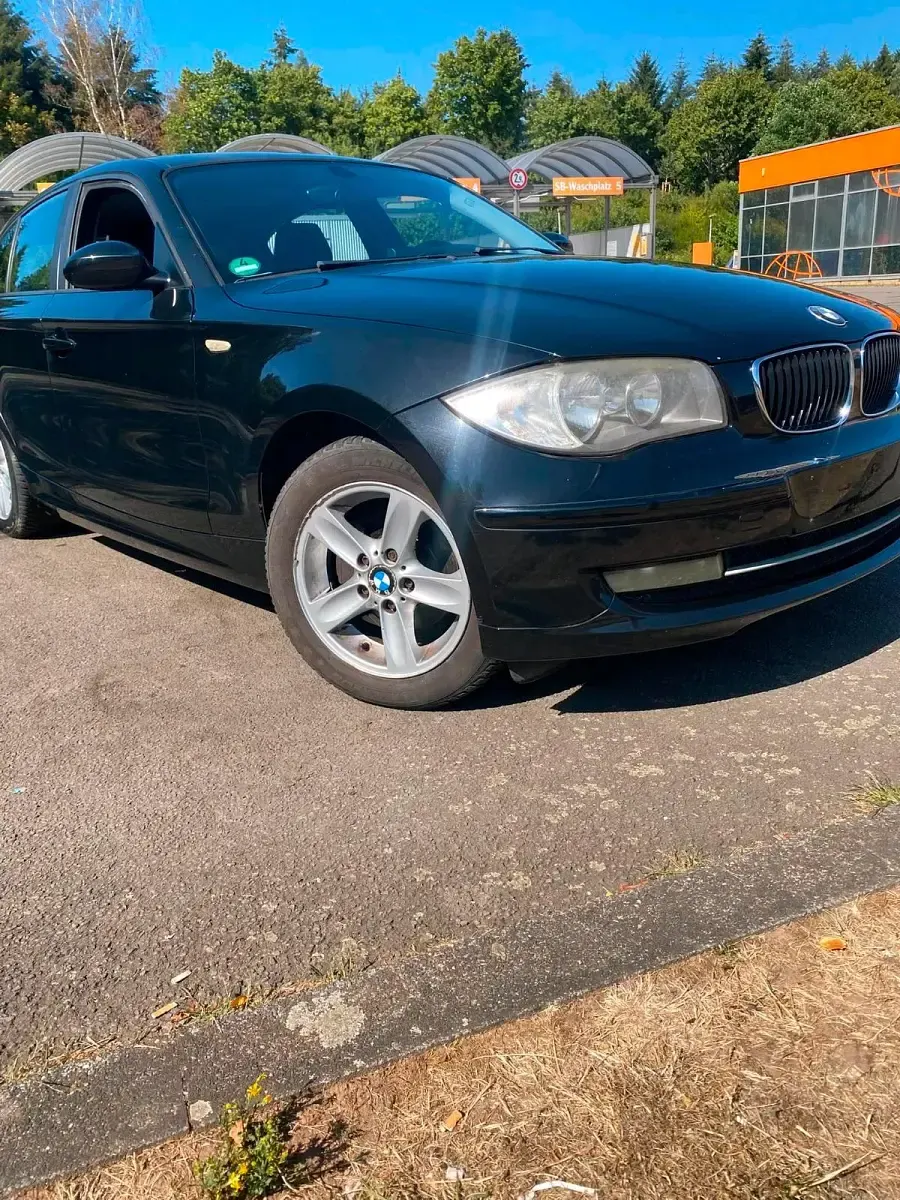 Gebraucht BMW 116 122 PS (89 kW) 2008 Schwarz Kleinwagen