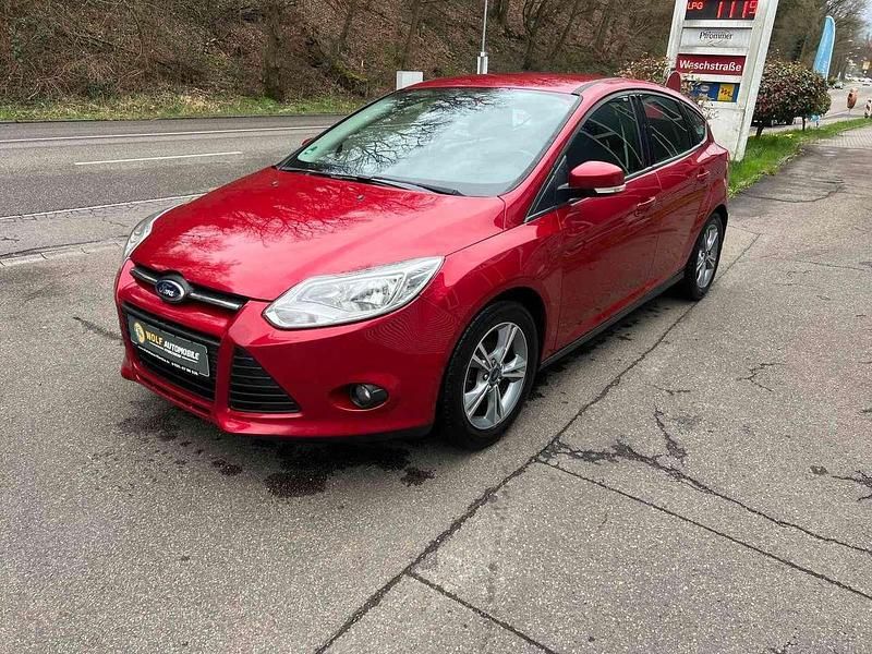 Gebraucht Ford Focus SYNC Edition 101 PS (74 kW) 2014 Candyrot metallic Kleinwagen