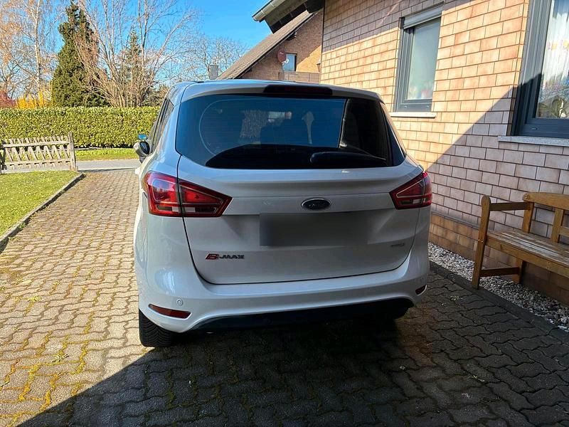 Gebraucht Ford B-MAX Titanium 125 PS (91 kW) 2017 Weiß Van / Kleinbus