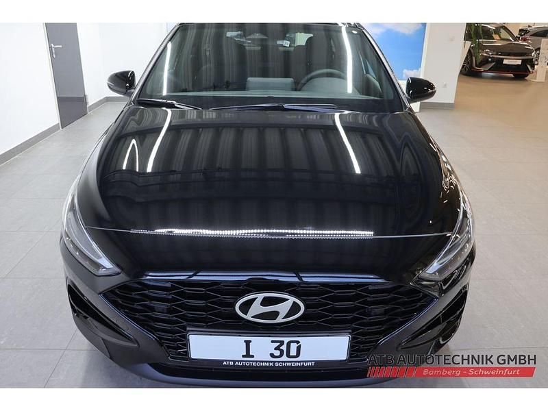 Neu Hyundai i30 Advantage 140 PS (102 kW) 2025 Mic (schwarz Kombi