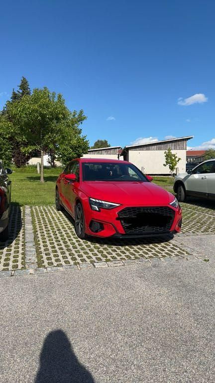 Gebraucht Audi A3 Ambiente 150 PS (110 kW) 2021 Rot Limousine