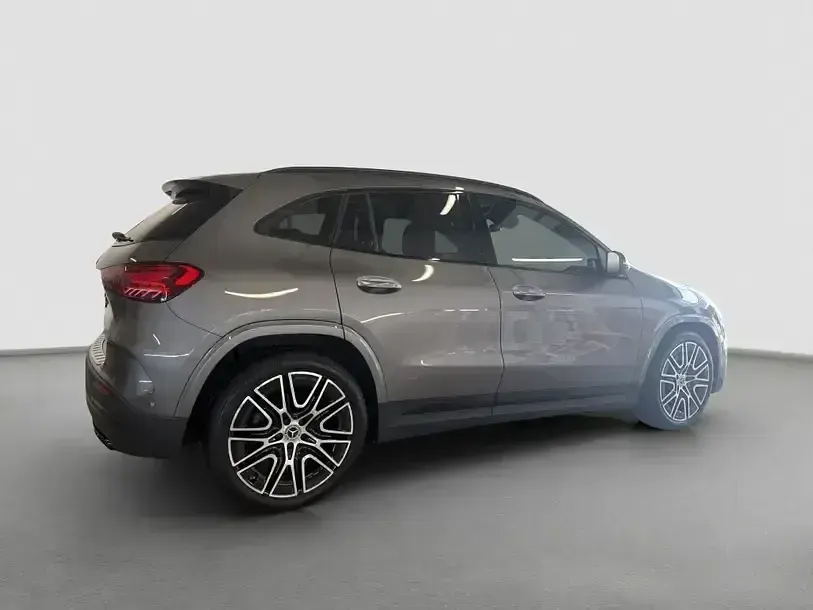 Gebraucht Mercedes GLA180 AMG 136 PS (100 kW) 2025 Grau SUV