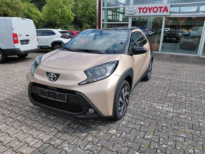 Beige Neu 2025 Toyota Aygo X SUV | 18.600 € - Bild 1/4