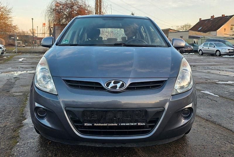 Gebraucht Hyundai i20 Comfort 77 PS (56 kW) 2010 Grau Kleinwagen