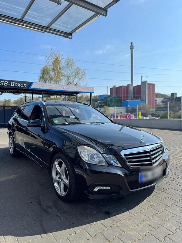 Schwarz Gebraucht 2009 Mercedes E350 Avantgarde Kombi | 7.499 € (Fairer Preis) - Bild 1/4