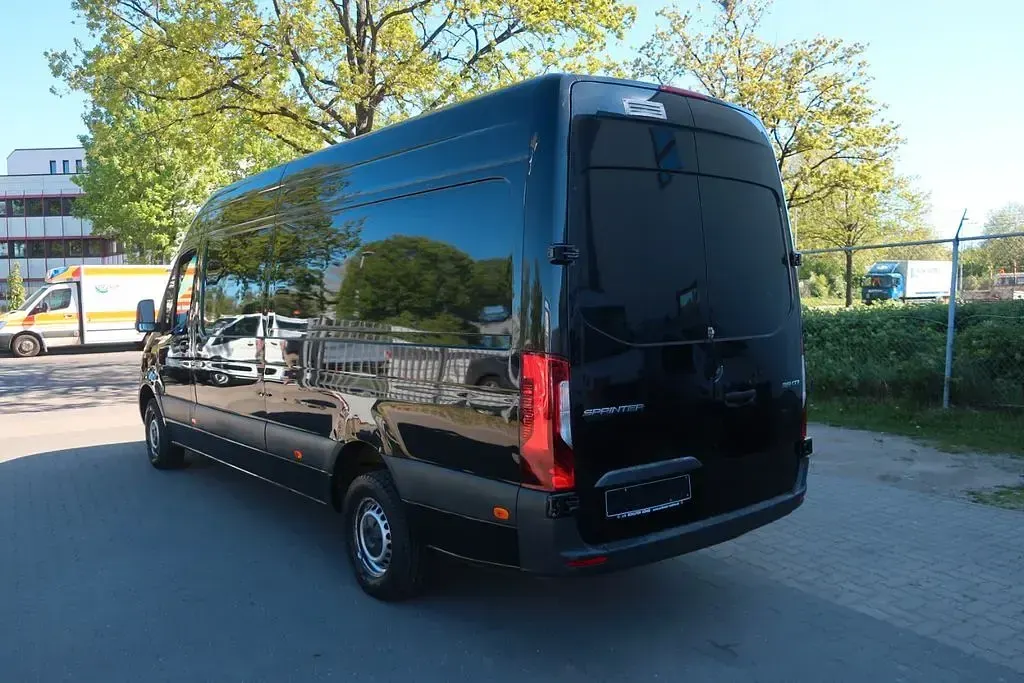Gebraucht Mercedes Sprinter 190 PS (139 kW) 2023 Schwarz Van