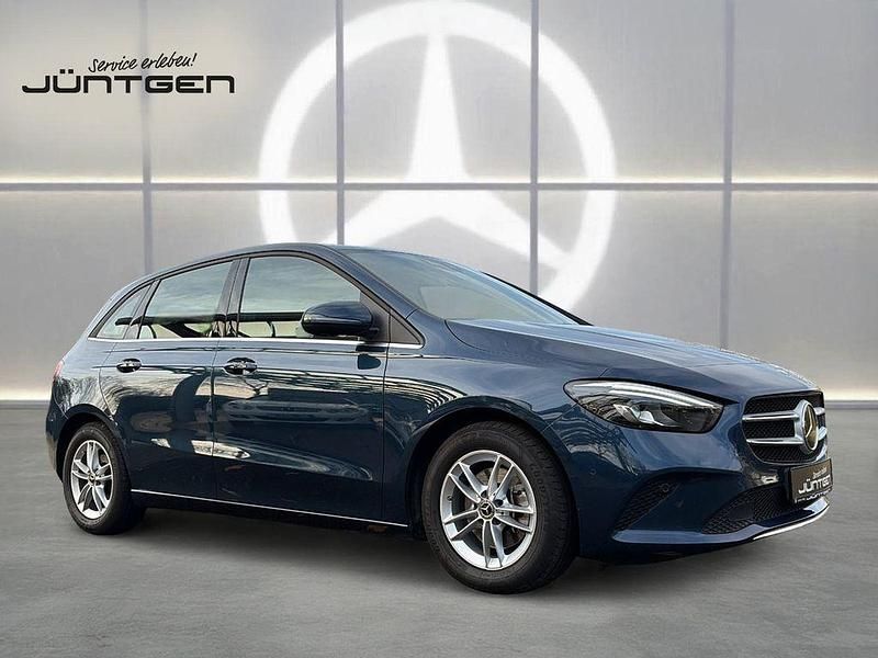 Blau Gebraucht 2020 Mercedes B200 Business Van / Kleinbus | 27.777 € (Fairer Preis) - Bild 1/4