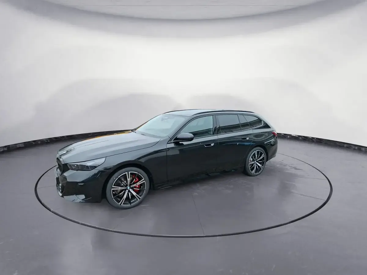 Gebraucht BMW 540 M Sport 303 PS (222 kW) 2026 Schwarz Kombi