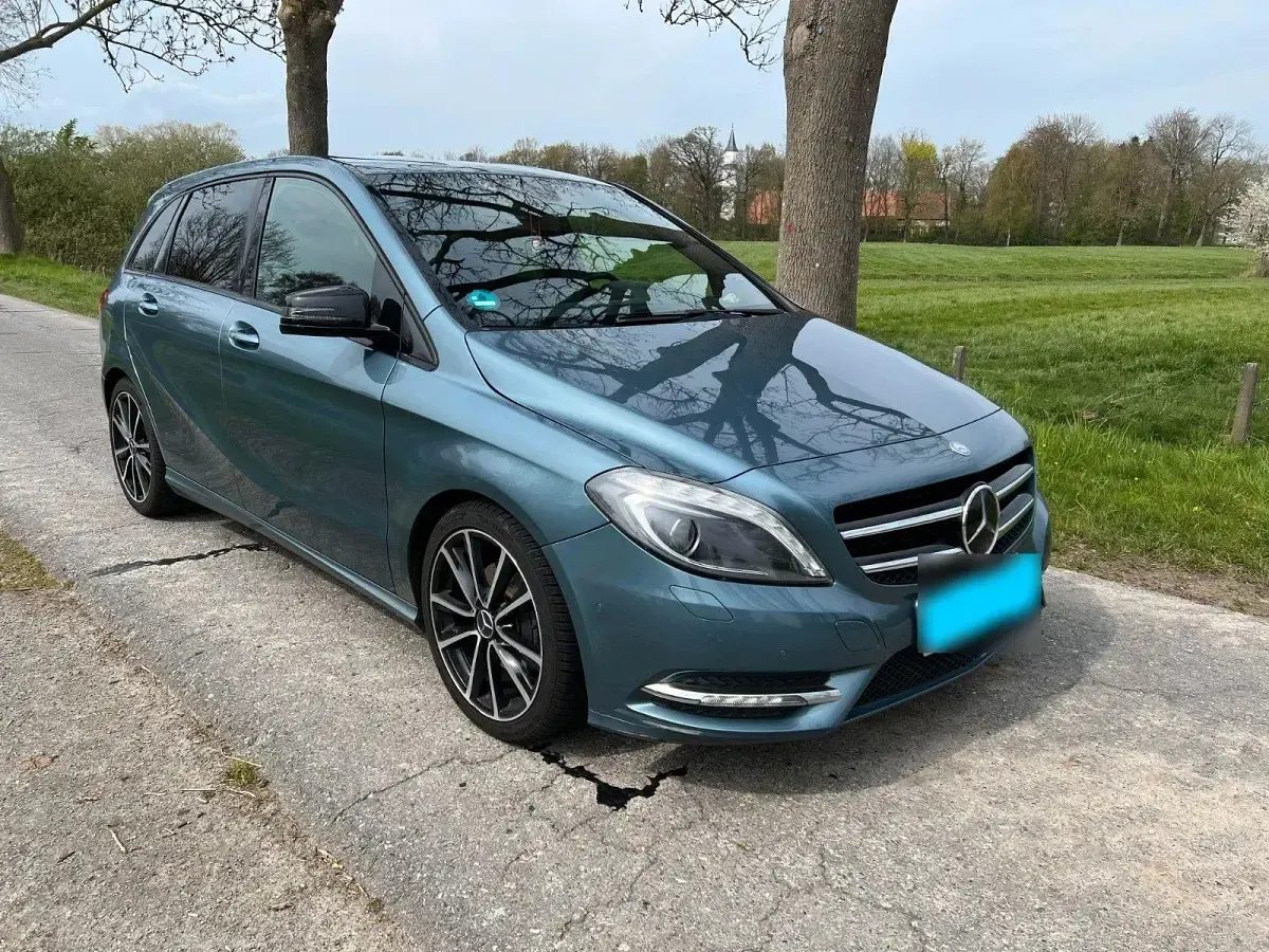 Gebraucht Mercedes B180 Sport 109 PS (80 kW) 2012 Blau Van / Kleinbus