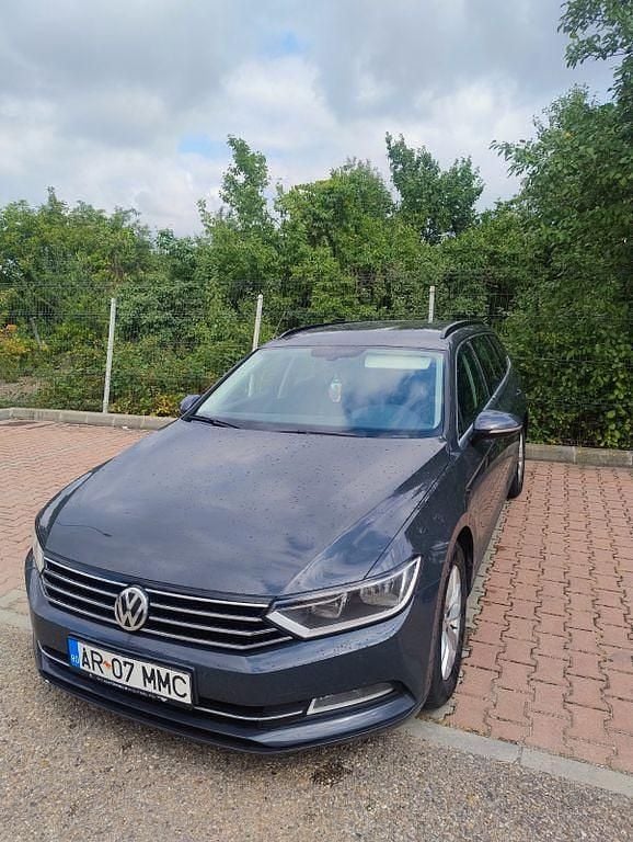 Grau Gebraucht 2017 VW Passat Highline Limousine | 9.100 € (Fairer Preis) - Bild 1/4