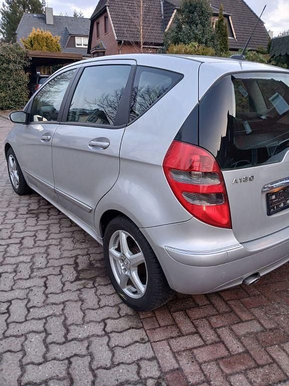 Gebraucht Mercedes A180 Elegance 109 PS (80 kW) 2006 Silber Van / Kleinbus
